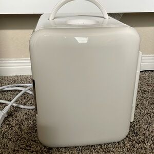 True Glow (The Beauty Skincare Fridge) Conair